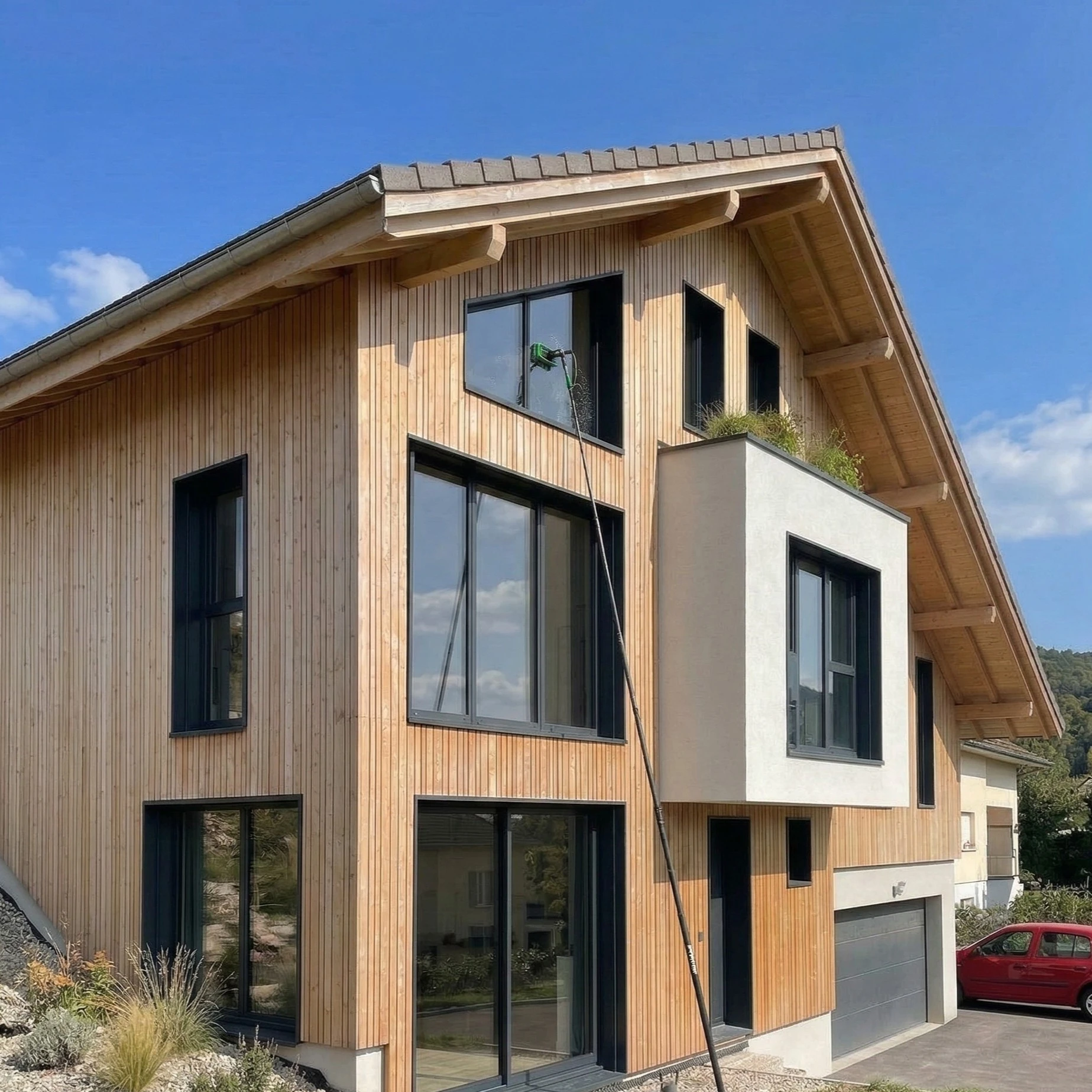 Maison moderne avec grandes baies vitrées