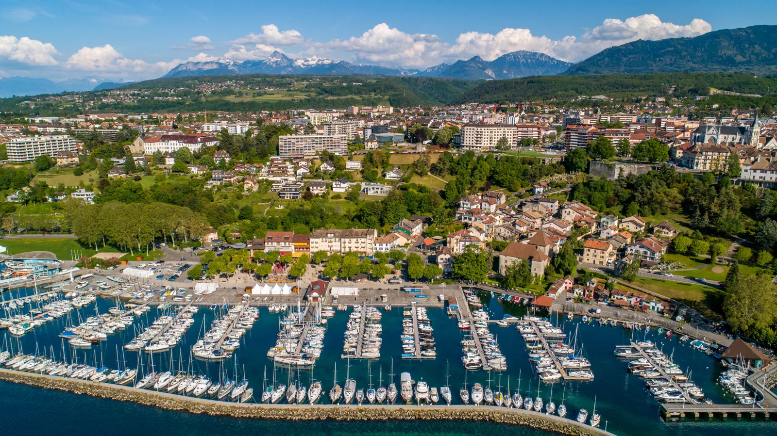 Vue a&eacute;rienne de Thonon-les-Bains et du Lac L&eacute;man